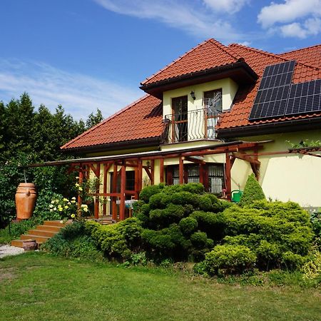 Comfortable House With Garden Manki Екстериор снимка