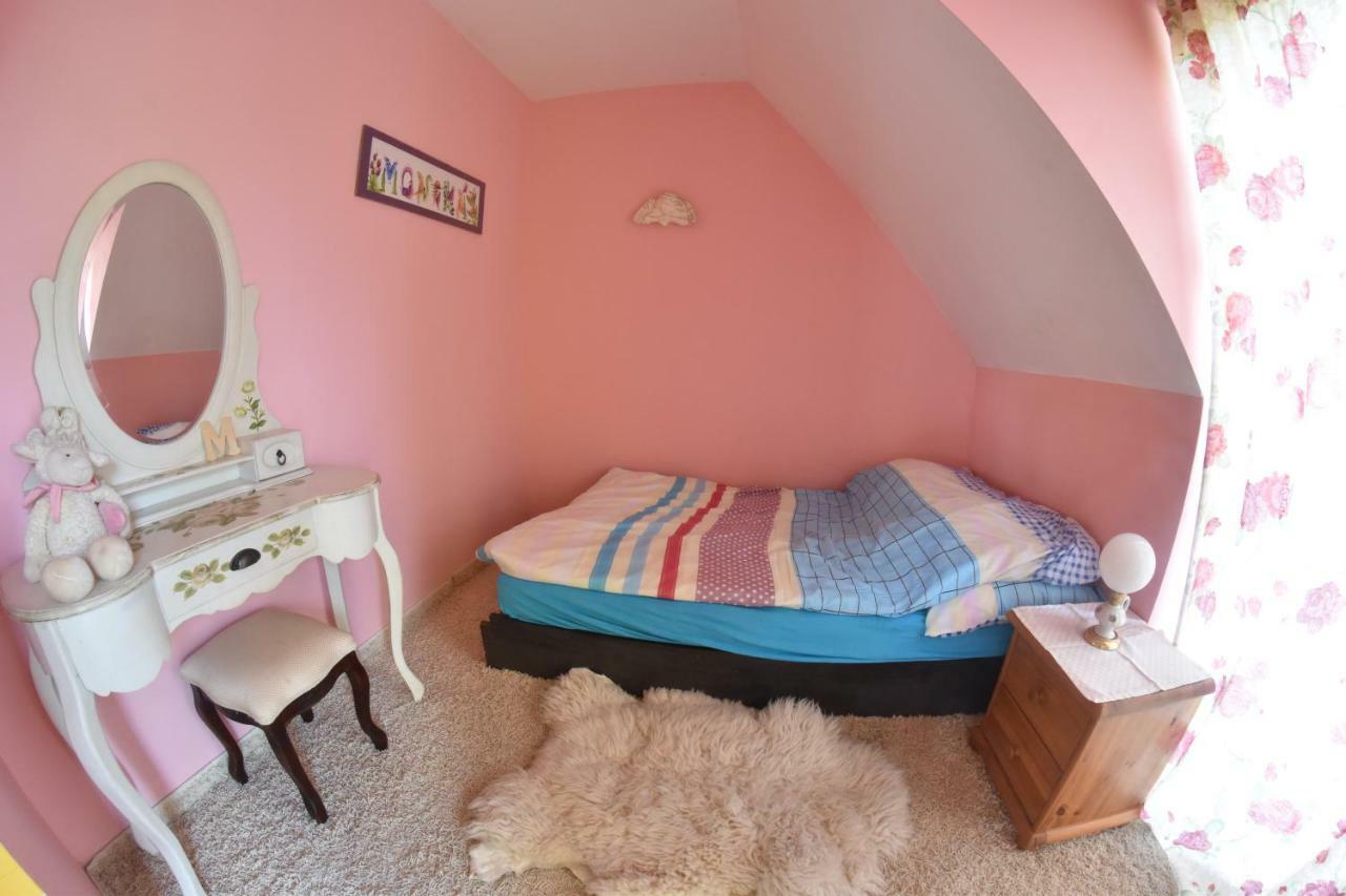 Comfortable House With Garden Manki Екстериор снимка