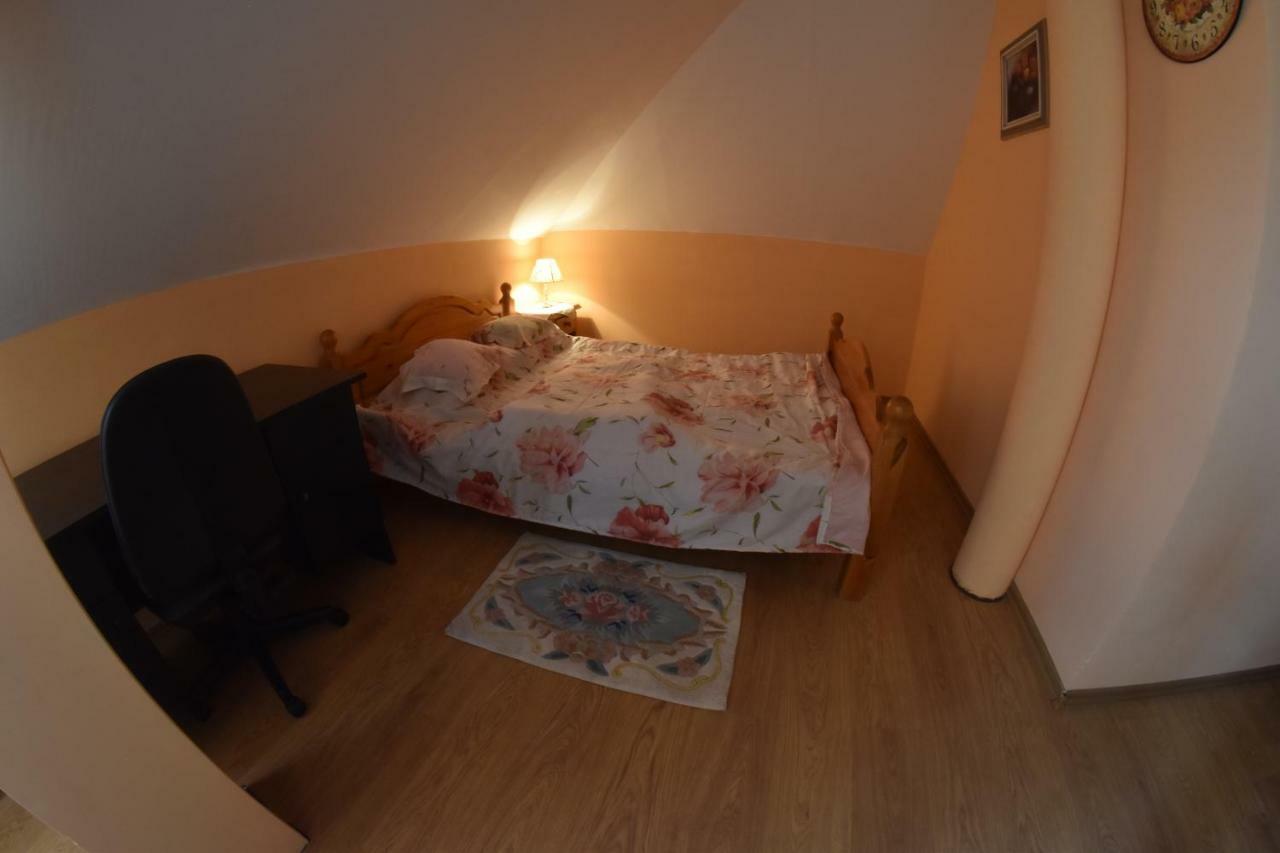 Comfortable House With Garden Manki Екстериор снимка